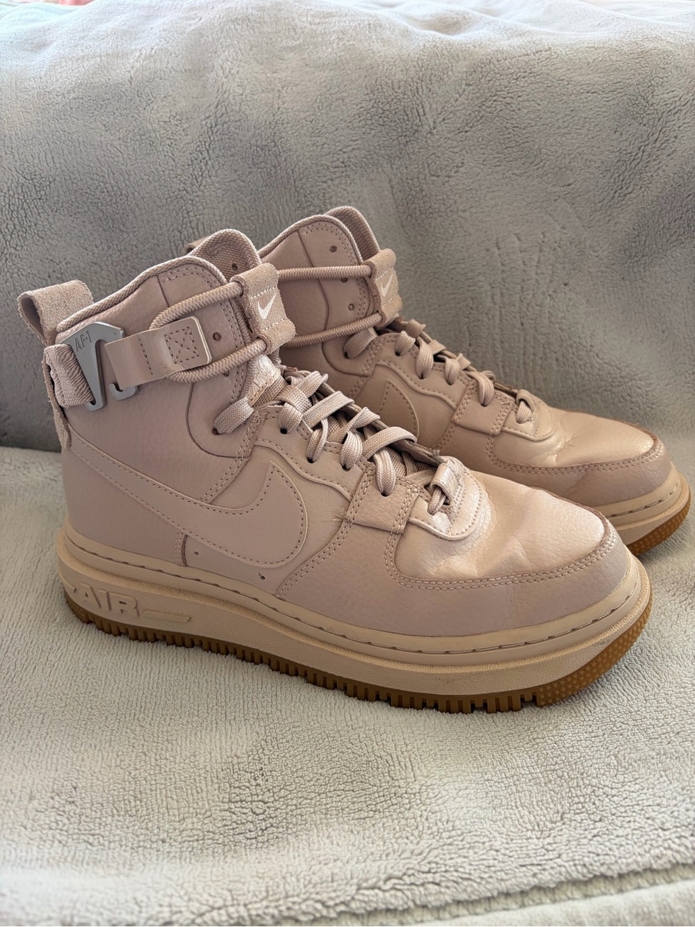 Nike Air Force 1 Utility 2.0 High-Top  Sneakers - Blush Pink